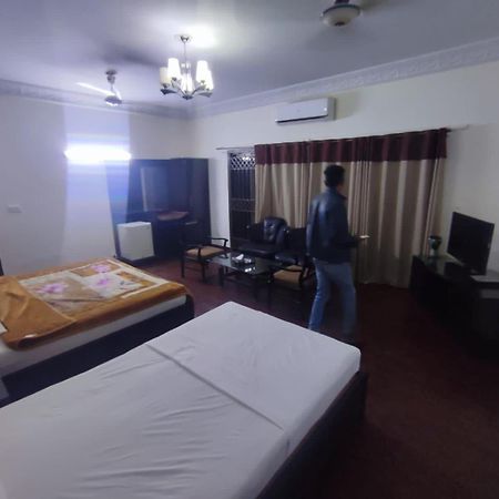 Hotel Clifton Inn Karachi Buitenkant foto