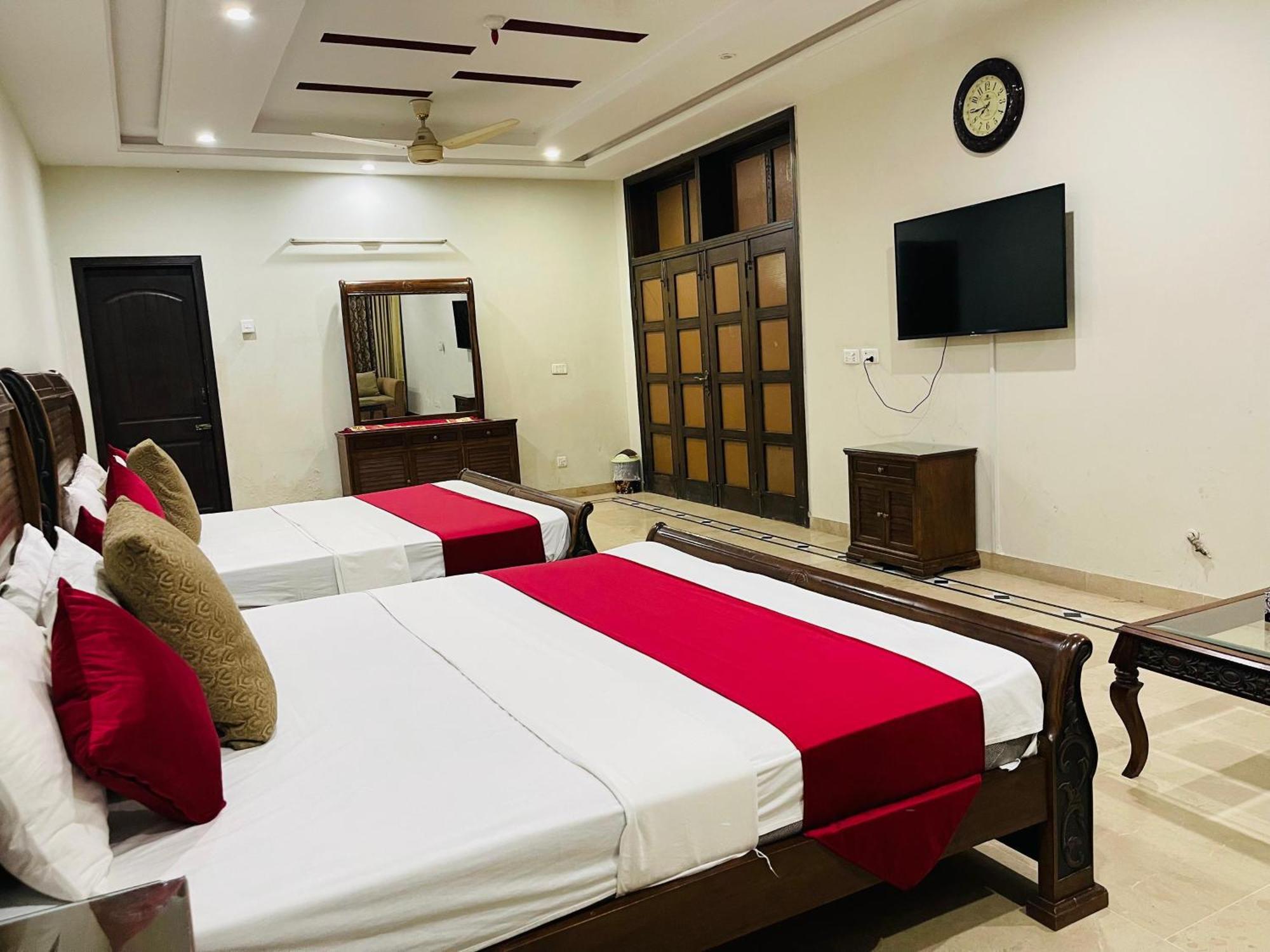 Hotel Clifton Inn Karachi Buitenkant foto