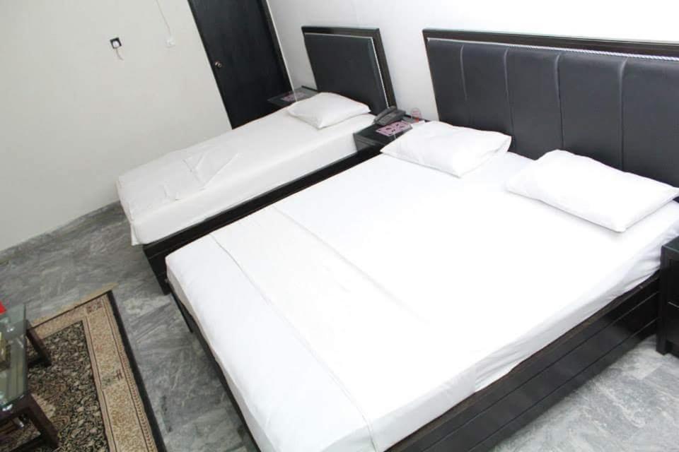 Hotel Clifton Inn Karachi Buitenkant foto