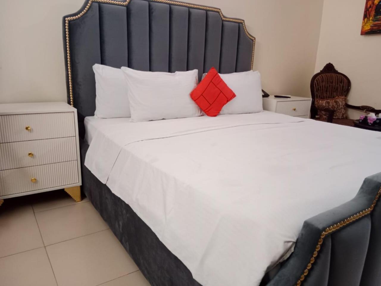 Hotel Clifton Inn Karachi Buitenkant foto